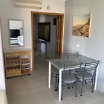 Holiday Near The Sea דירה